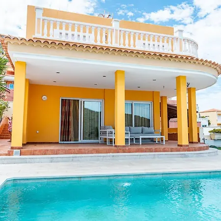 With Private Pool And Magnificent Views アデヘ
