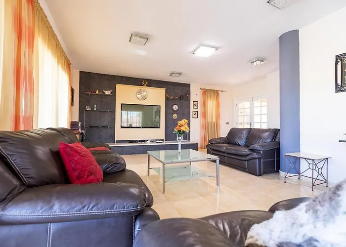 With Private Pool And Magnificent Views Вілла