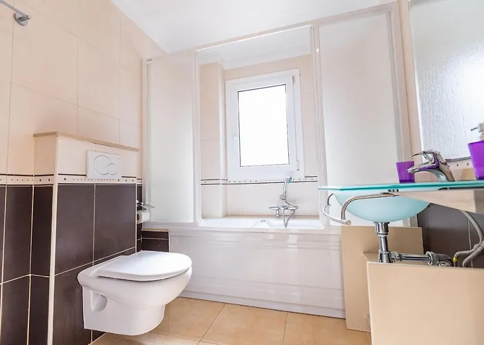 With Private Pool And Magnificent Views * Адехе